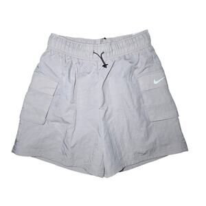 Women's Nike DM6247 Loose Fit High Rise Windbreaker Cargo Shorts Size S Beige